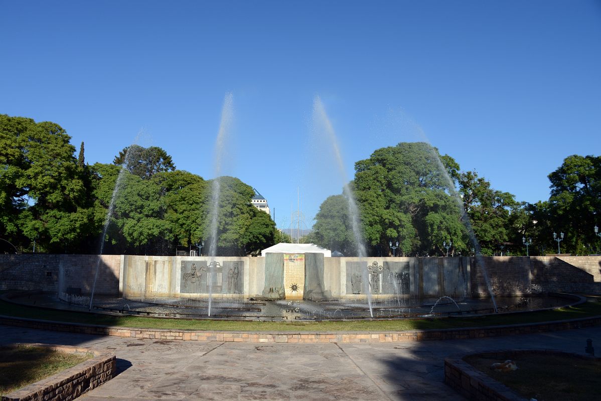 02-03 The Main Fountain In Mendoza Plaza Independencia